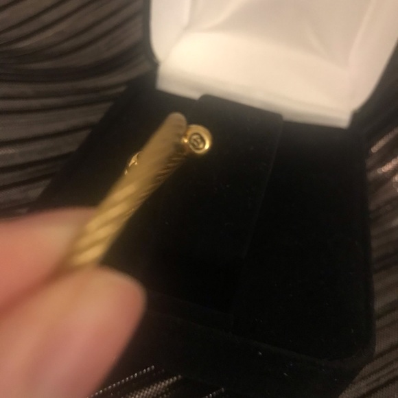 *SOLD!* Authentic Gucci Mother of Pearl Gold Watch - Picture 7 of 8